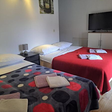 Peter&Zana Apartments Stari Grad  Buitenkant foto